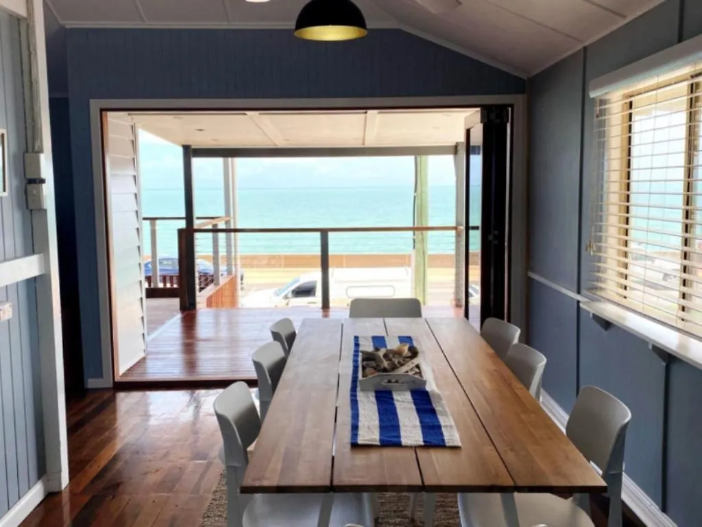 Waterfront Beachhouse On The Esplanade